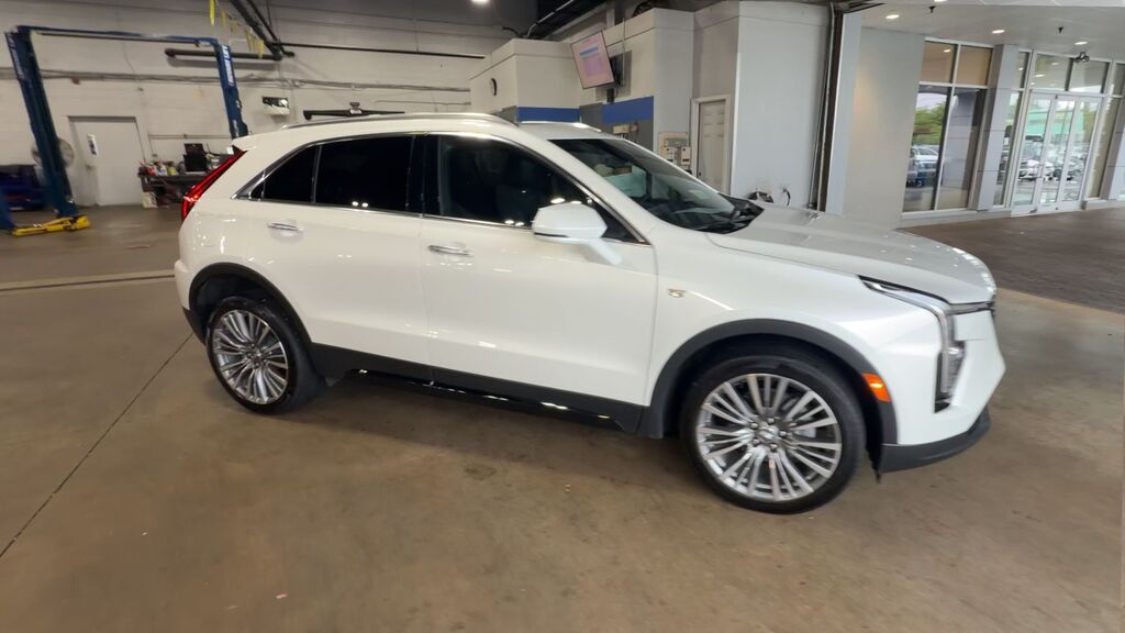 2024 Cadillac XT4 Premium Luxury — photo 1 of 7