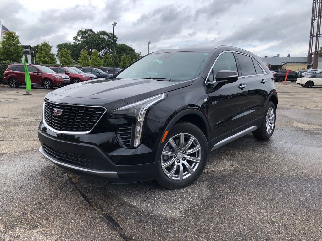 2023 Cadillac XT4 — photo 1 of 5