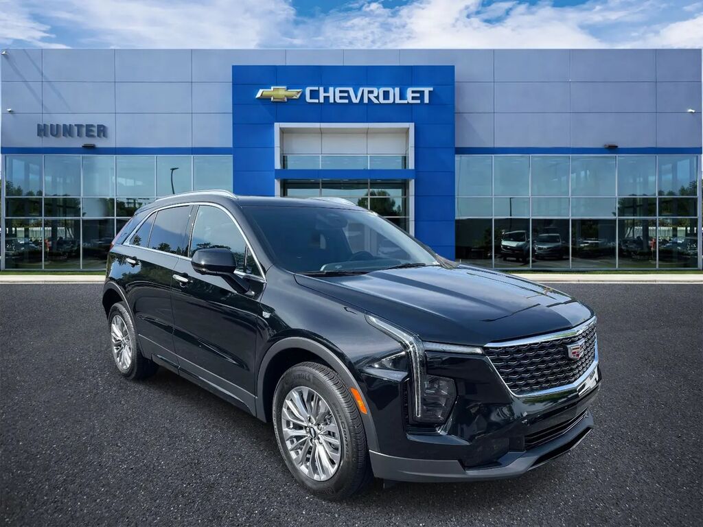 2025 Cadillac XT4 Premium Luxury — photo 1 of 13
