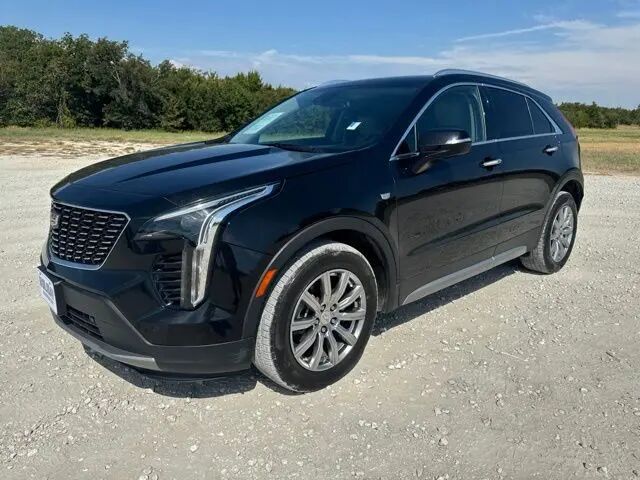 2022 Cadillac XT4 Premium Luxury — photo 1 of 13