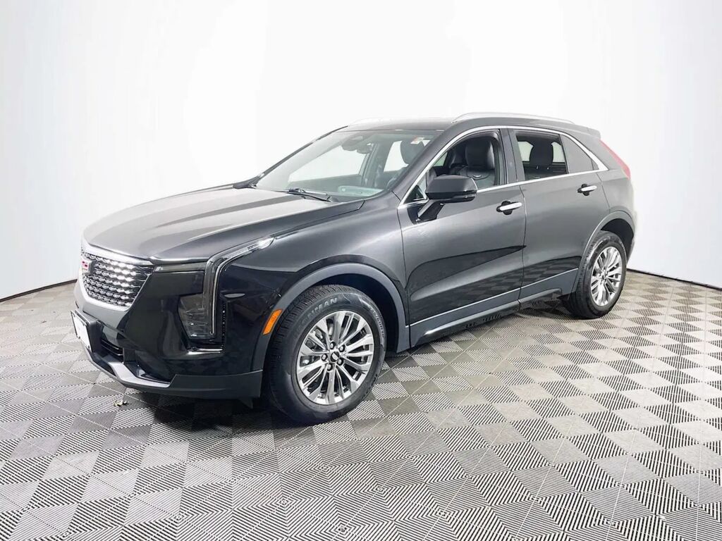 2024 Cadillac XT4 Premium Luxury — photo 1 of 13