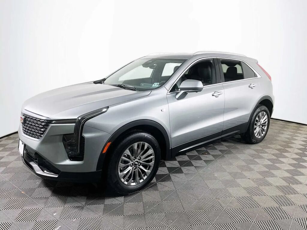 2025 Cadillac XT4 Premium Luxury — photo 1 of 13