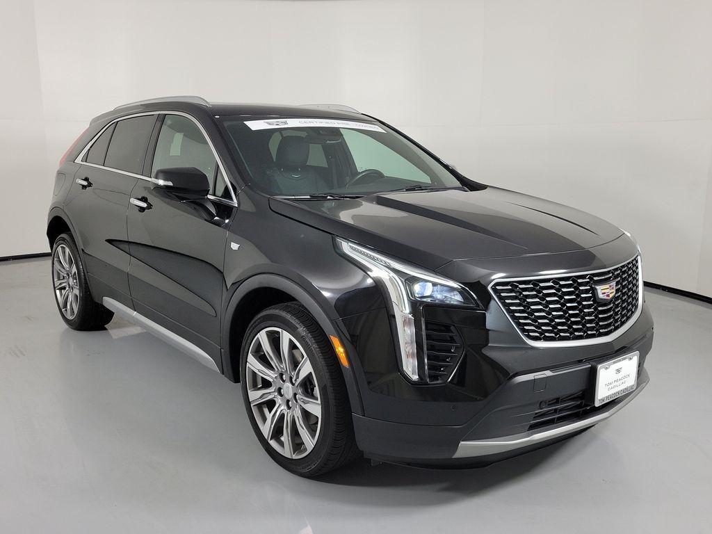 2023 Cadillac XT4 — photo 1 of 7