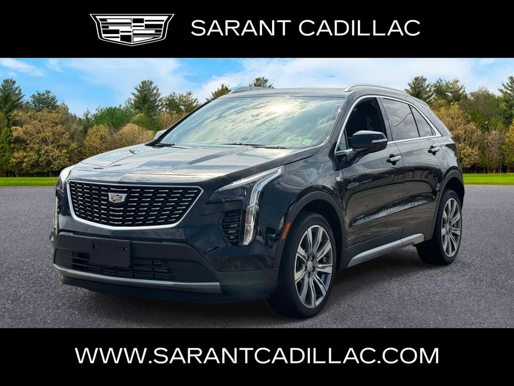 2023 Cadillac XT4 — photo 1 of 7