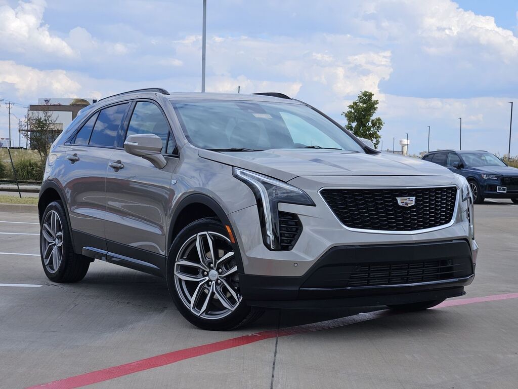 2023 Cadillac XT4 — photo 1 of 7