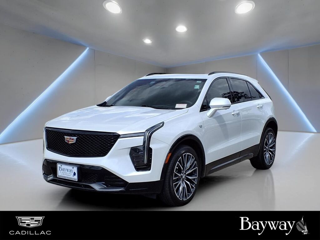 2025 Cadillac XT4 — photo 1 of 6