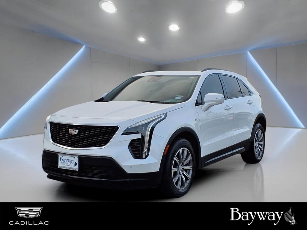 2023 Cadillac XT4 — photo 1 of 6