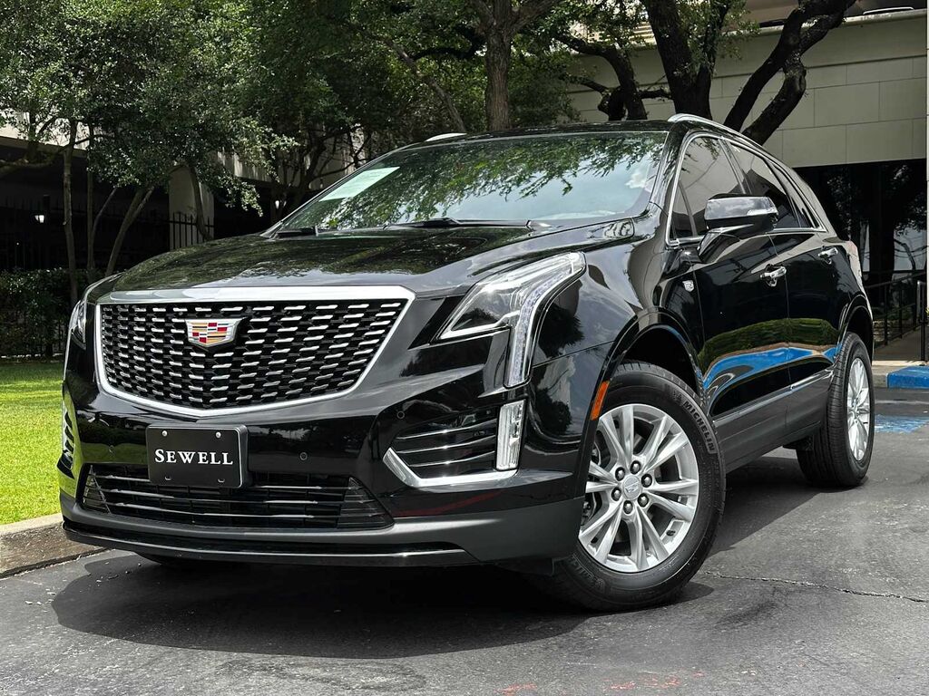2025 Cadillac XT5 — photo 1 of 7