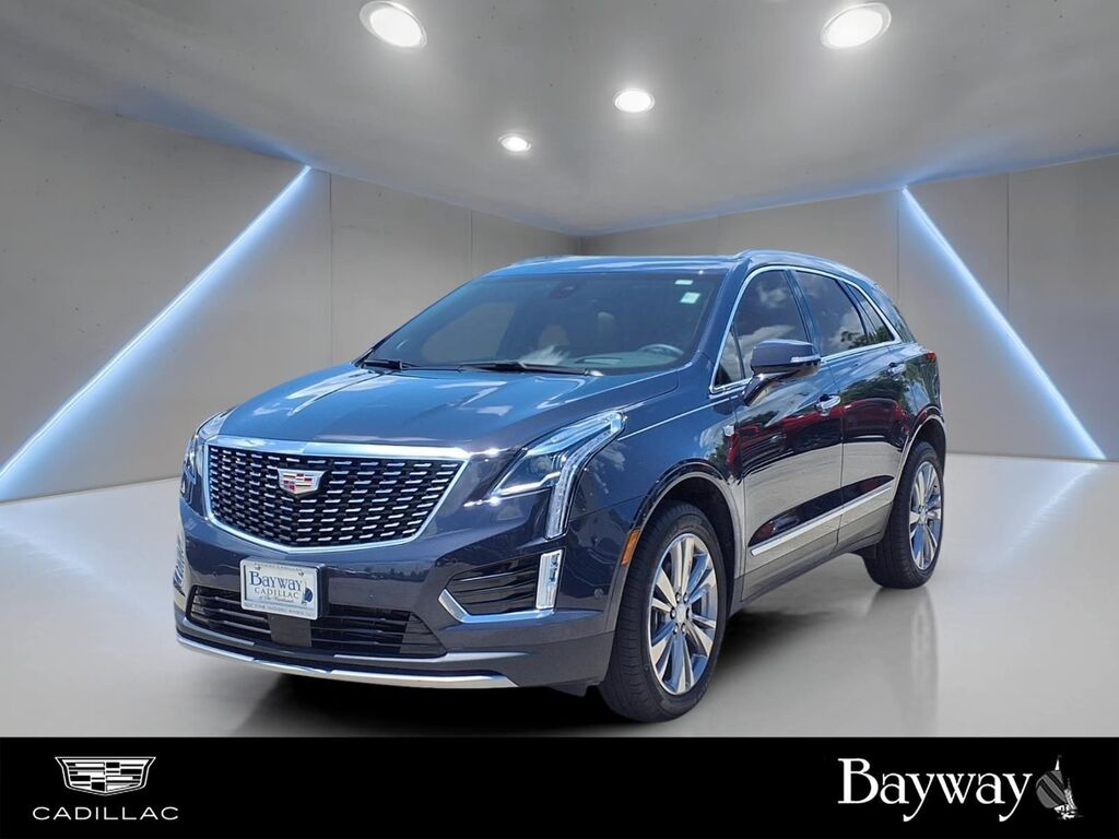 2025 Cadillac XT5 — photo 1 of 7