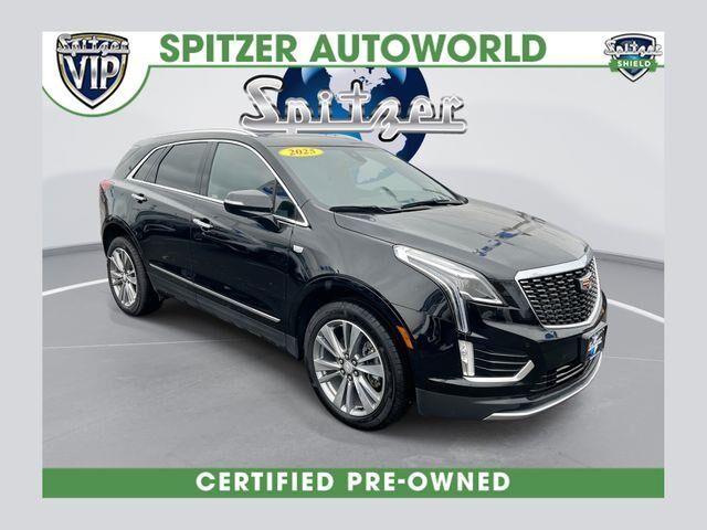 2025 Cadillac XT5 Premium Luxury — photo 1 of 12