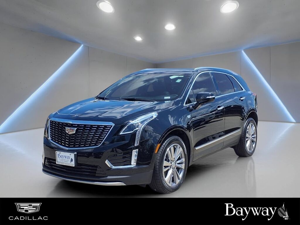 2025 Cadillac XT5 — photo 1 of 7