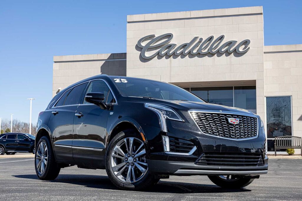 2025 Cadillac XT5 — photo 1 of 7