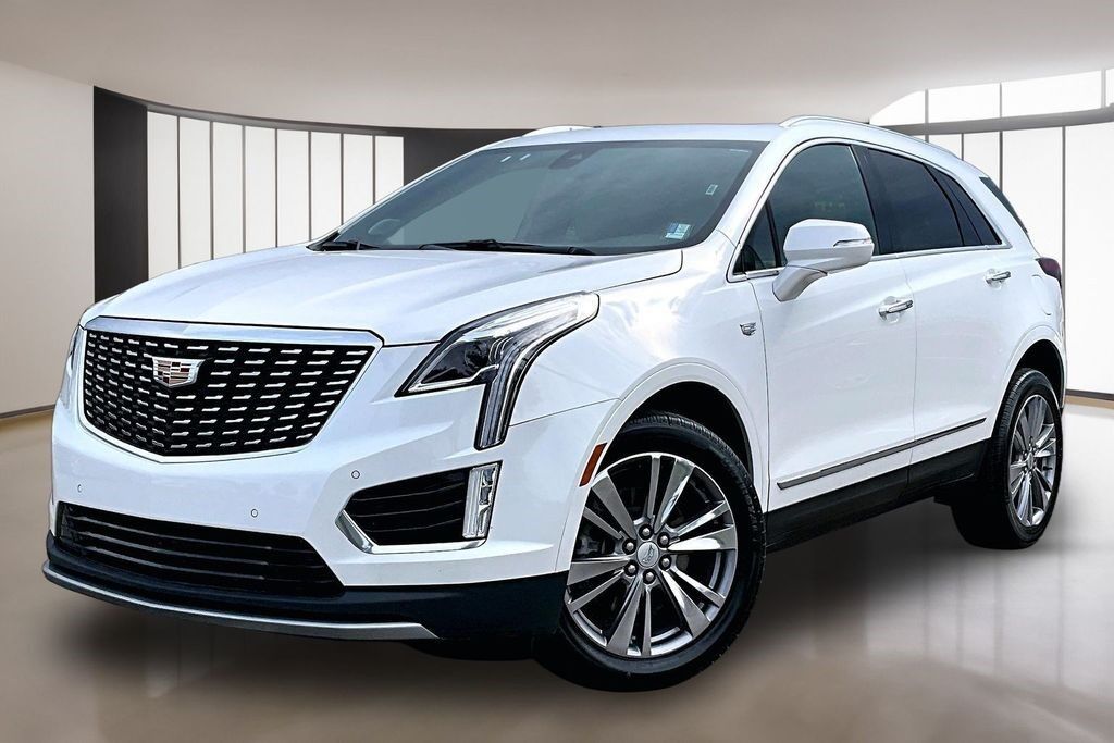 2025 Cadillac XT5 — photo 1 of 7