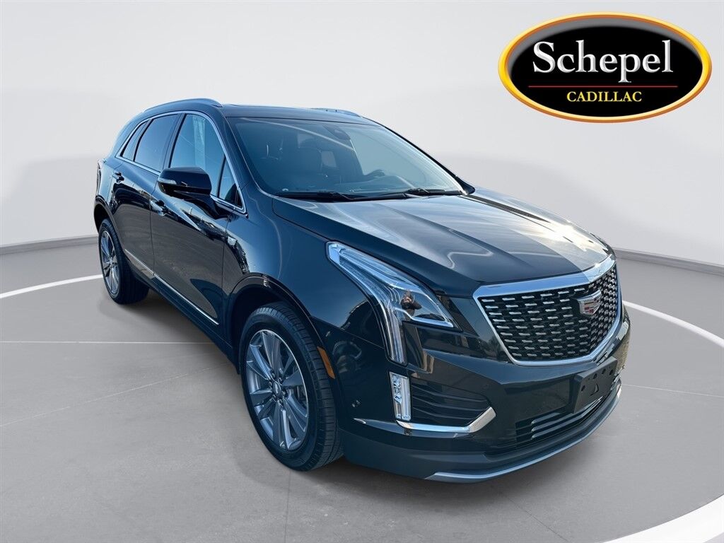 2025 Cadillac XT5 — photo 1 of 7
