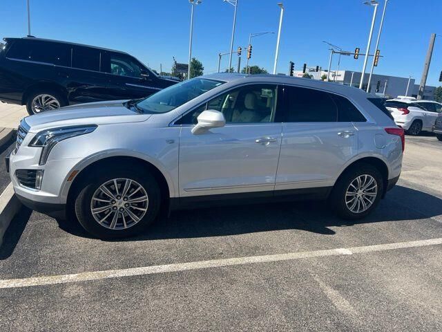 2017 Cadillac XT5 Luxury — photo 1 of 5