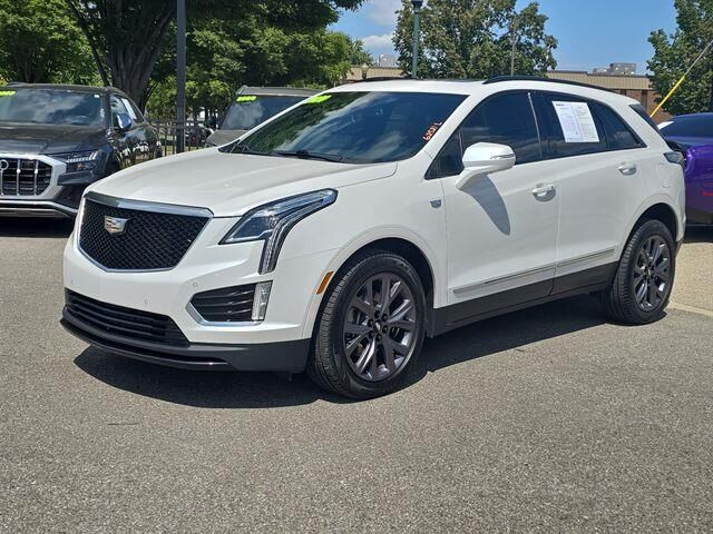 2020 Cadillac XT5 Sport — photo 1 of 12