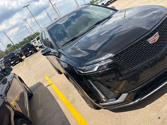2025 Cadillac XT6 Luxury