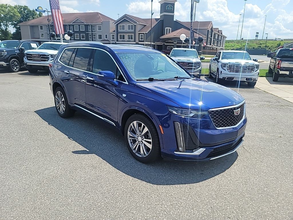 2025 Cadillac XT6 — photo 1 of 7