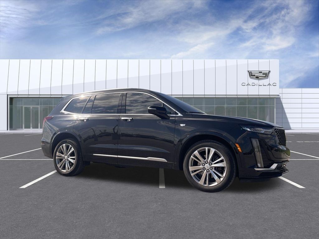 2024 Cadillac XT6 — photo 1 of 7