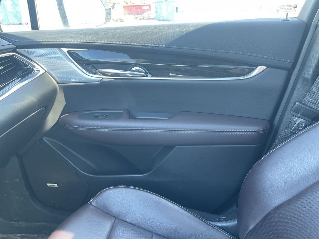 2023 Cadillac XT6 — photo 1 of 7