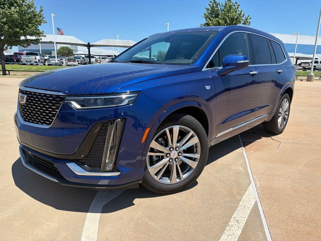 2025 Cadillac XT6 — photo 1 of 7