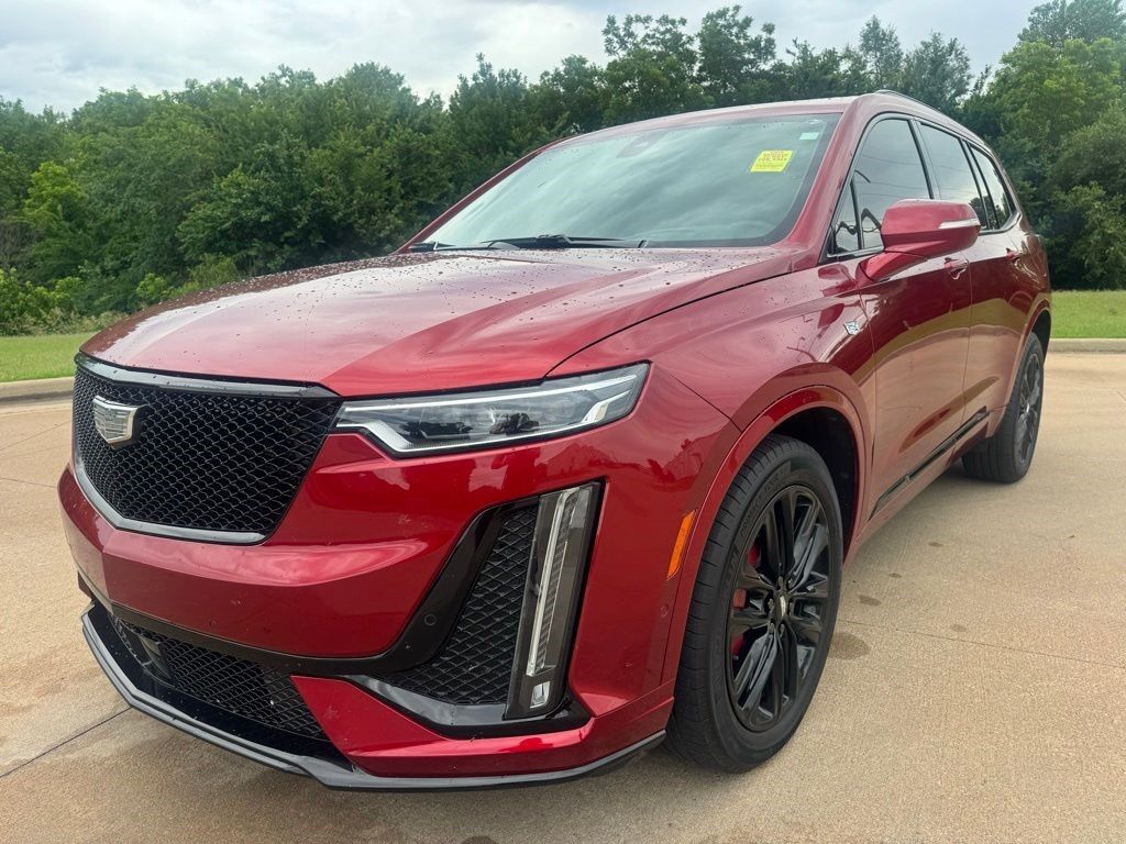 2023 Cadillac XT6 — photo 1 of 7