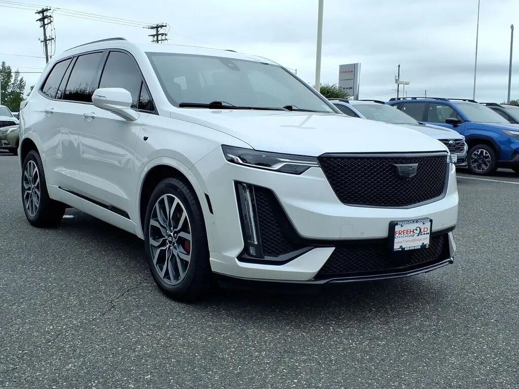 2024 Cadillac XT6 Sport — photo 1 of 14