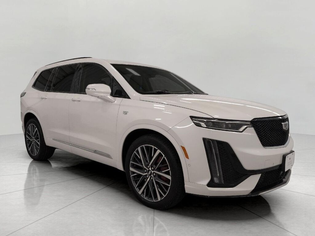 2024 Cadillac XT6 — photo 1 of 7