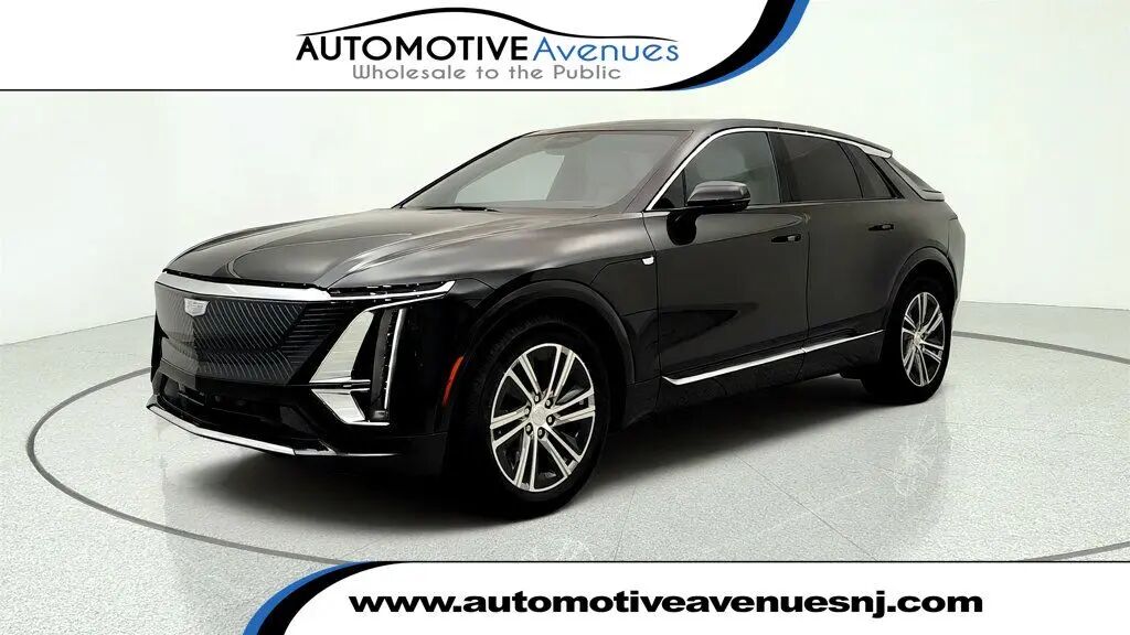 2025 Cadillac LYRIQ Luxury 1 — photo 1 of 13