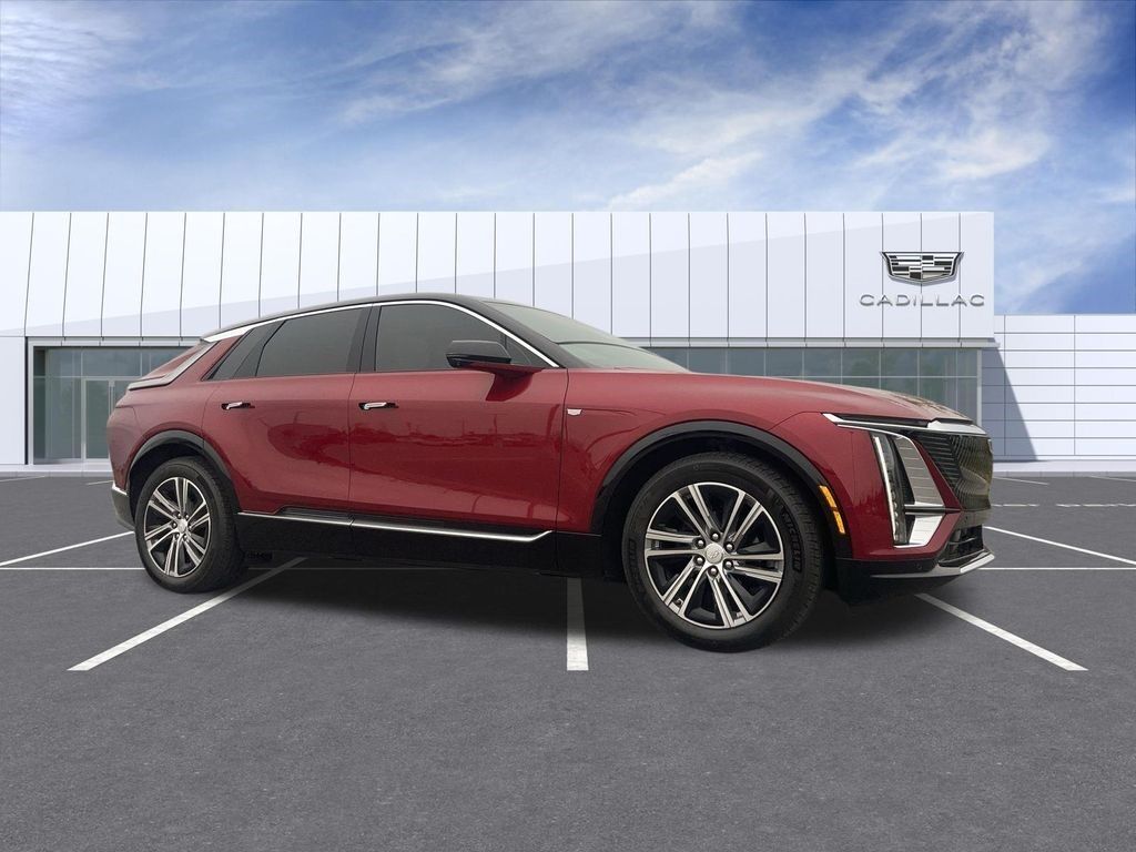 2024 Cadillac LYRIQ — photo 1 of 7