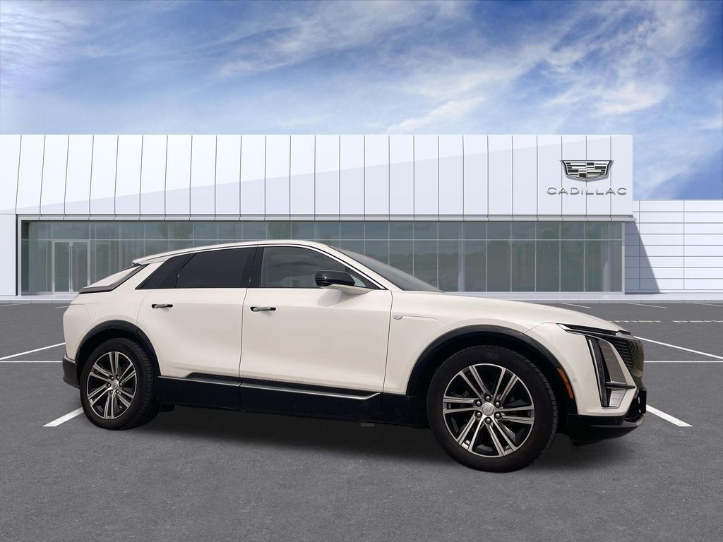2024 Cadillac LYRIQ — photo 1 of 7