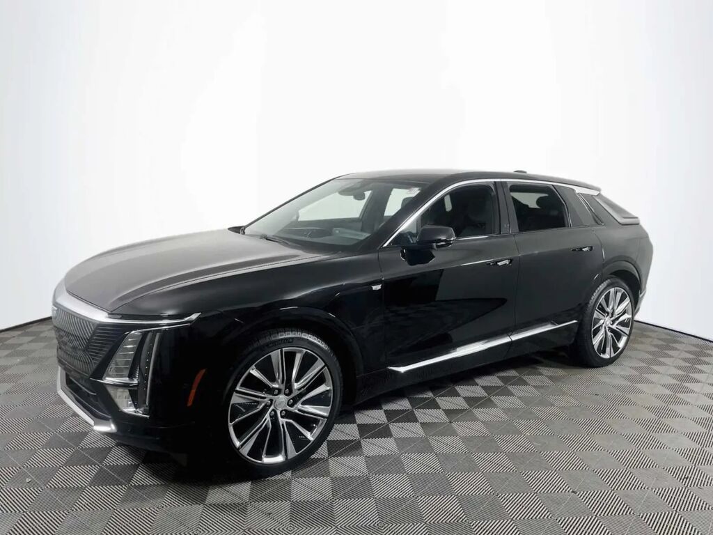 2024 Cadillac LYRIQ Luxury 1 — photo 1 of 13