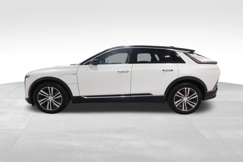 2024 Cadillac LYRIQ — photo 1 of 7