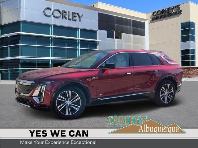 2024 Cadillac LYRIQ Luxury 2