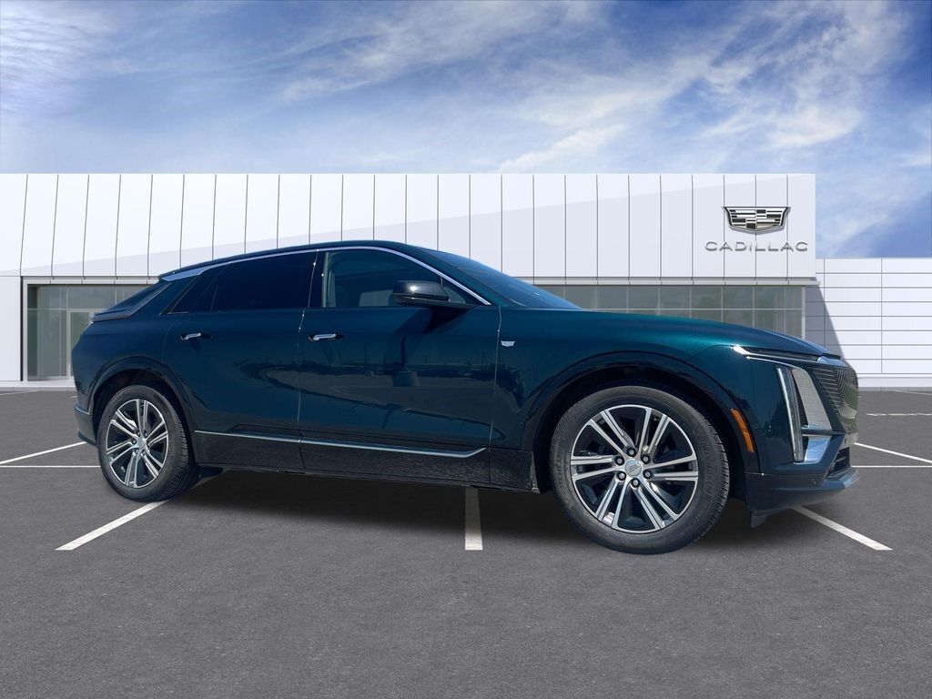2024 Cadillac LYRIQ — photo 1 of 7