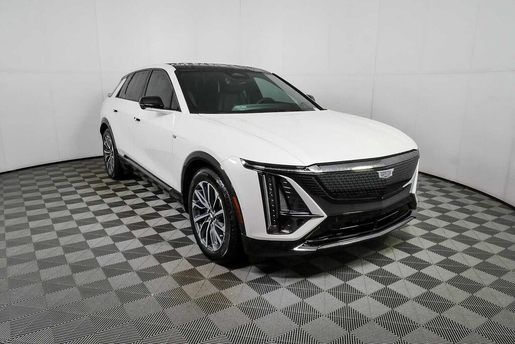 2024 Cadillac LYRIQ — photo 1 of 7