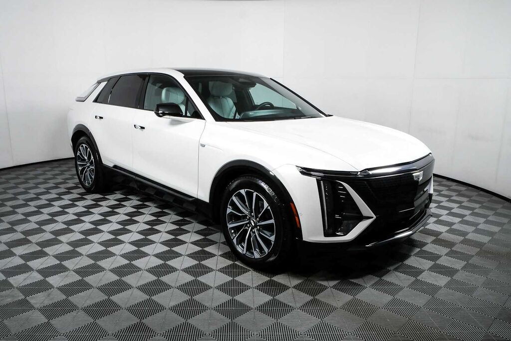 2024 Cadillac LYRIQ — photo 1 of 7