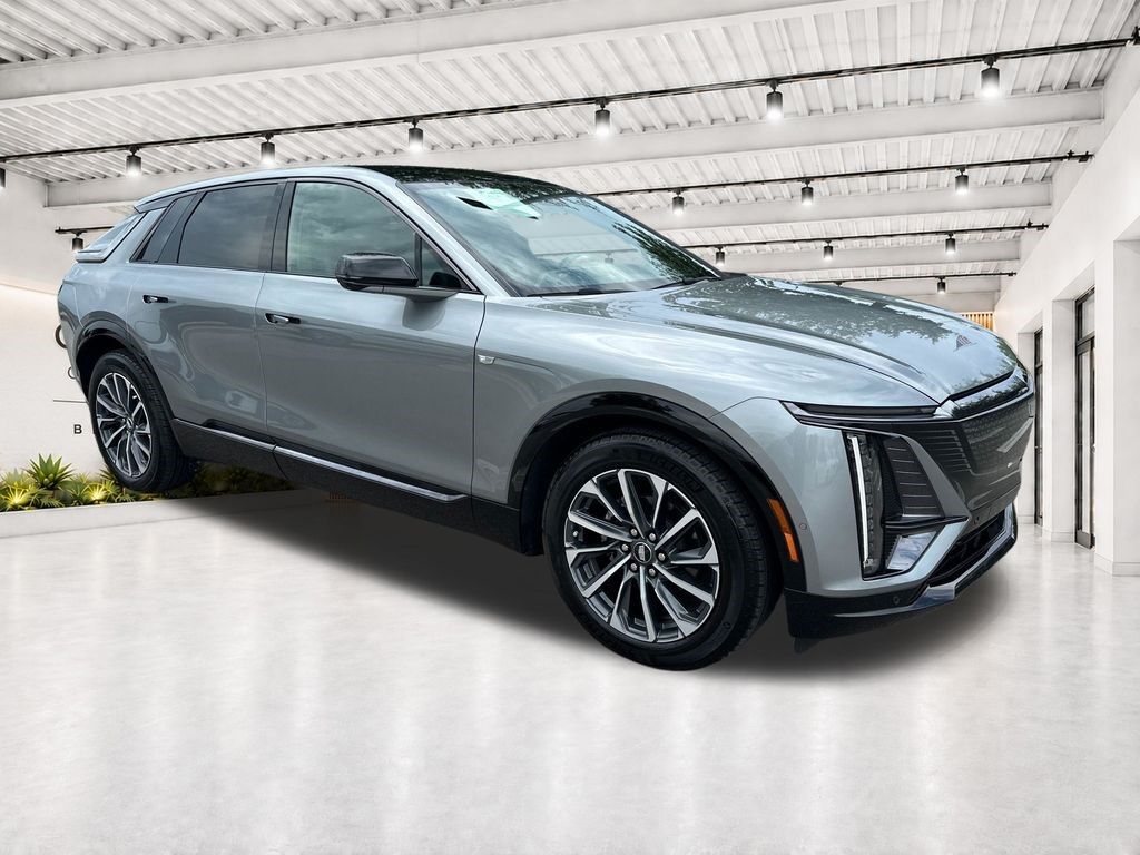 2024 Cadillac LYRIQ — photo 1 of 7