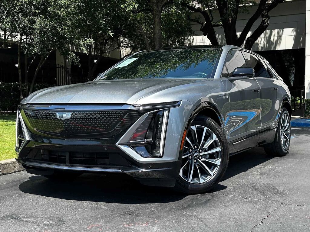 2024 Cadillac LYRIQ — photo 1 of 7