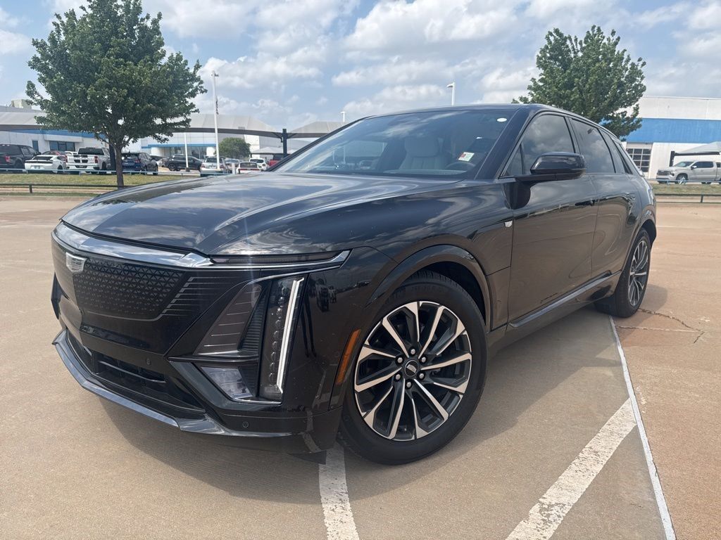 2024 Cadillac LYRIQ — photo 1 of 7