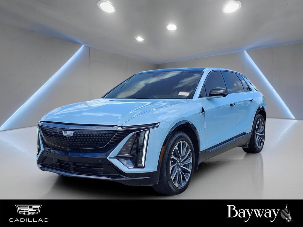 2024 Cadillac LYRIQ — photo 1 of 6