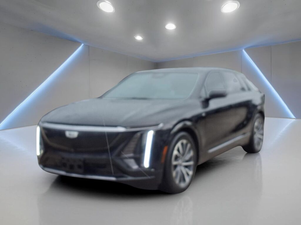 2024 Cadillac LYRIQ — photo 1 of 7