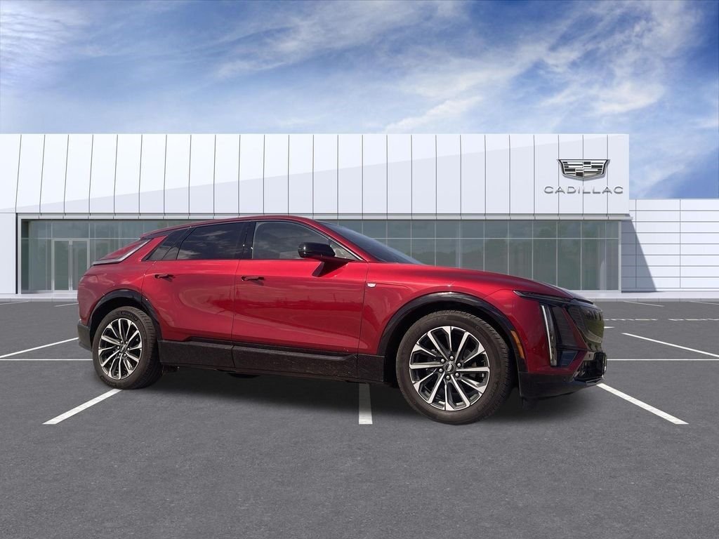 2024 Cadillac LYRIQ — photo 1 of 7