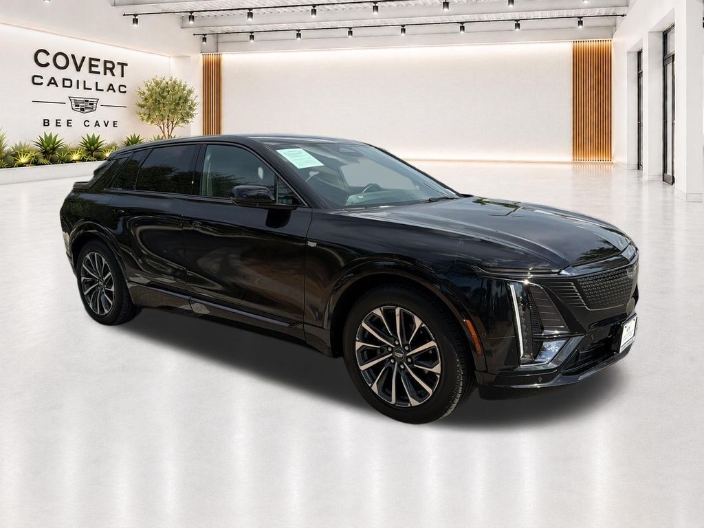 2024 Cadillac LYRIQ — photo 1 of 7