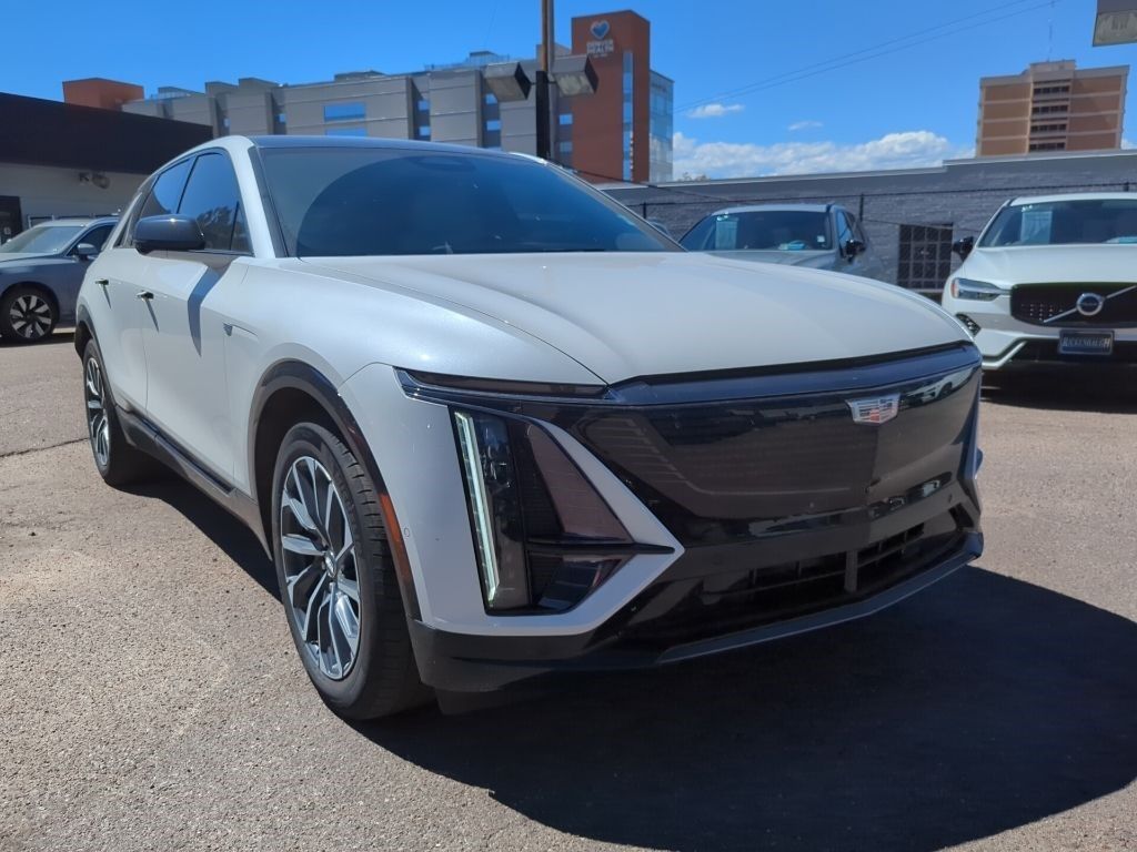 2024 Cadillac LYRIQ — photo 1 of 7