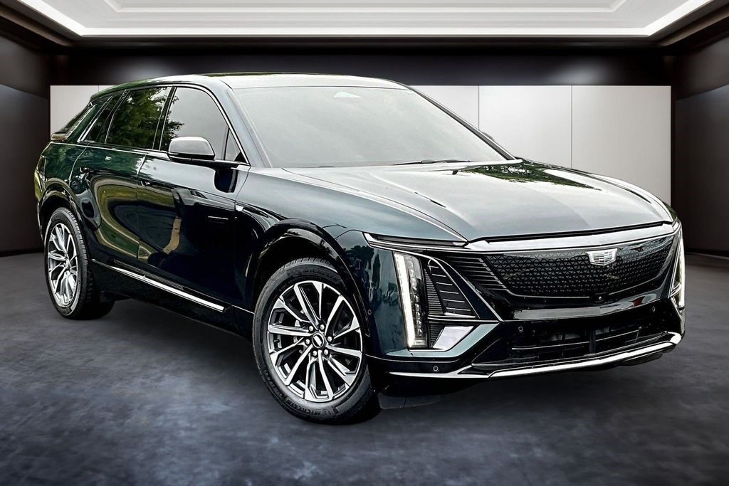 2024 Cadillac LYRIQ — photo 1 of 7