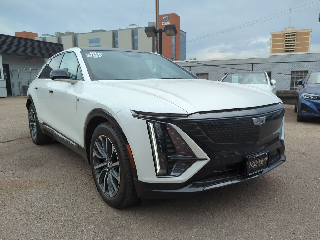 2024 Cadillac LYRIQ — photo 1 of 7