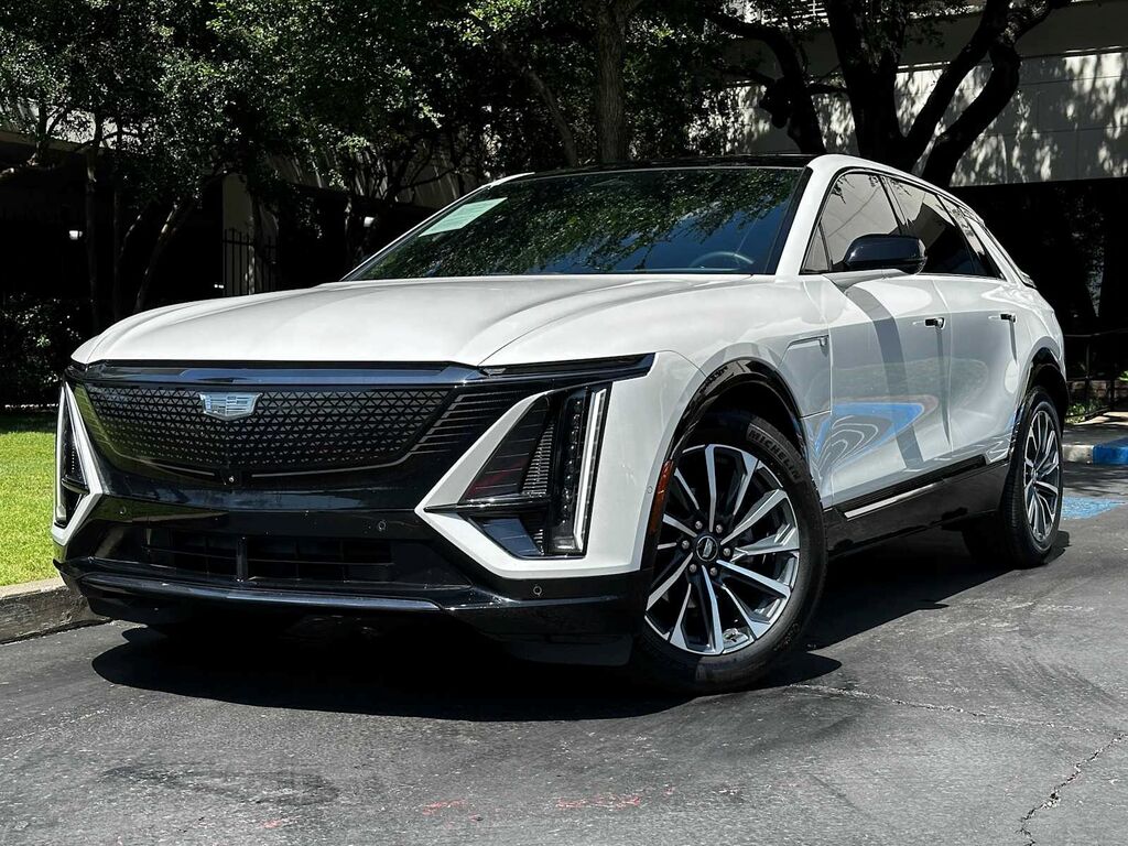 2025 Cadillac LYRIQ — photo 1 of 7