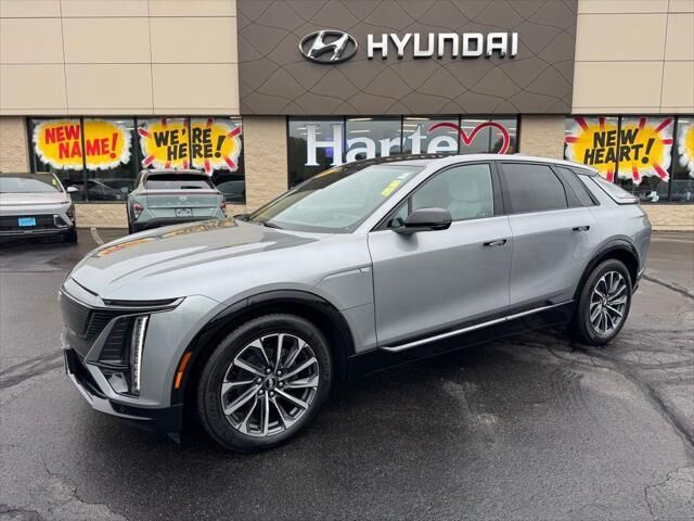2025 Cadillac LYRIQ Sport 1 — photo 1 of 13