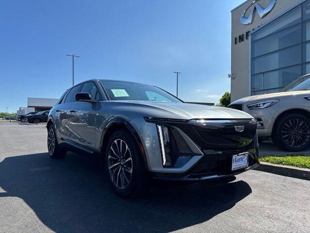 2025 Cadillac LYRIQ Sport 1